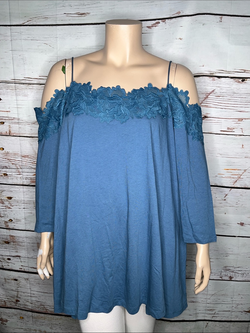 Denim 24/7 Size 34/36 4X Blue - Floral Lace Trim Cold Shoulder Knit Top Blouse